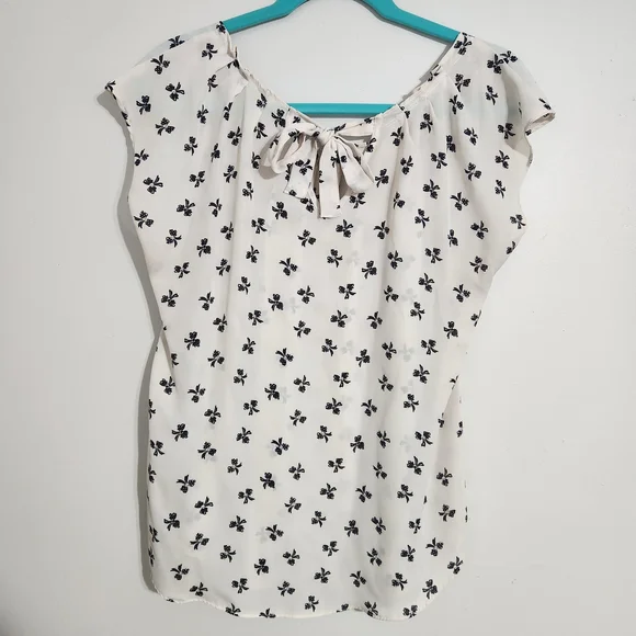 LC Lauren Conrad Cream Blouse with Black Bow Pattern, size M - Picture 2 of 7